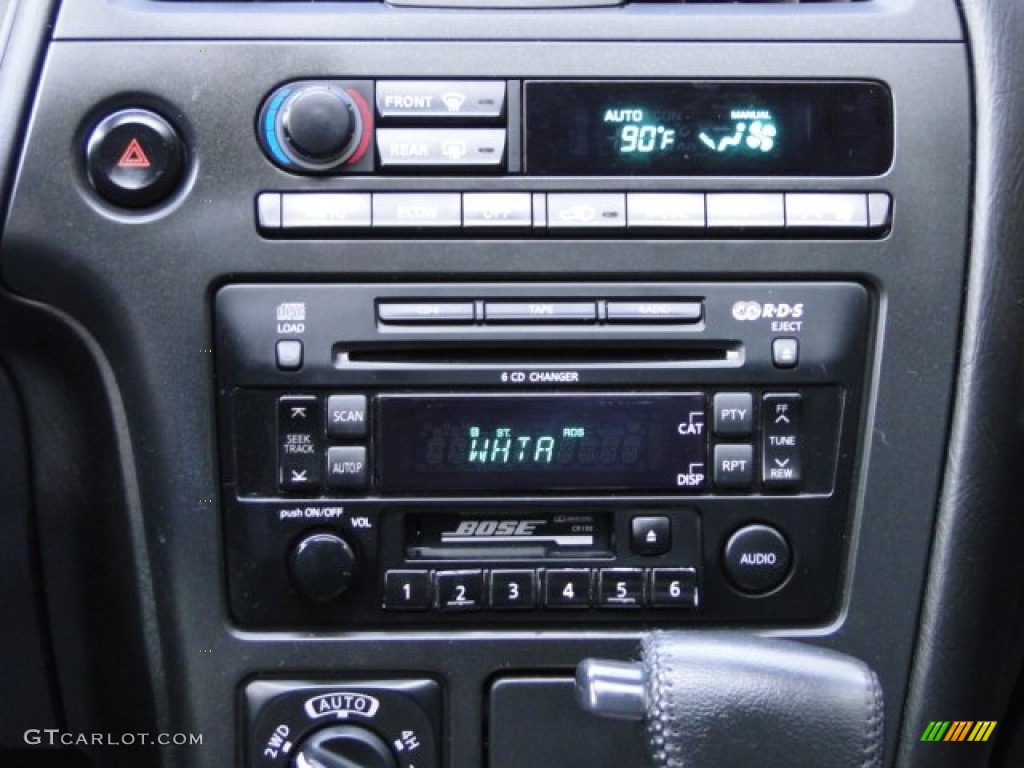 2003 Nissan Pathfinder LE 4x4 Controls Photo #76317923