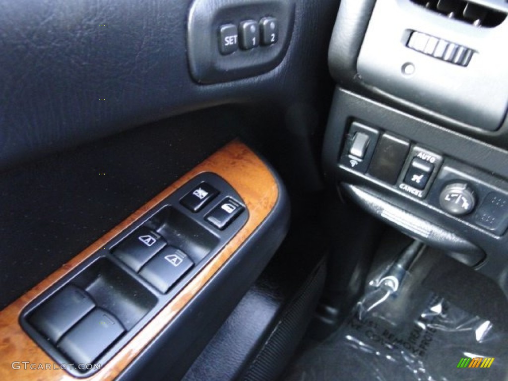 2003 Nissan Pathfinder LE 4x4 Controls Photos