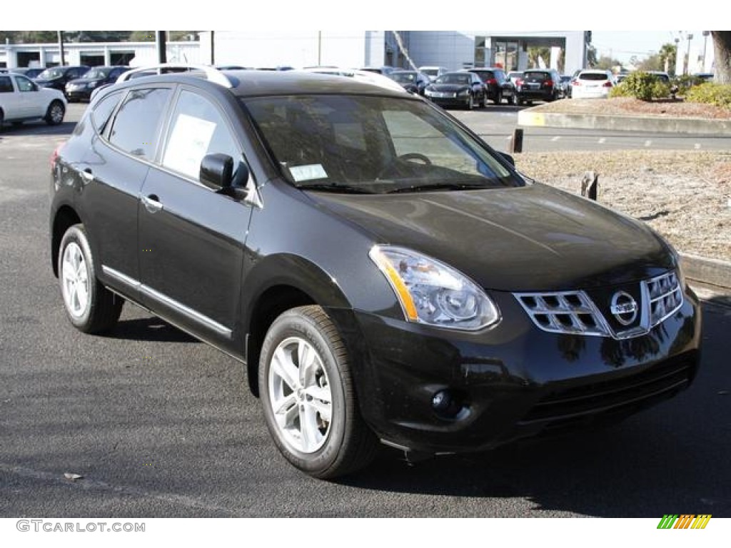 Super Black Nissan Rogue