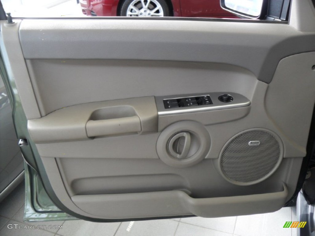 2007 Jeep Commander Sport 4x4 Dark Khaki/Light Graystone Door Panel Photo #76321079