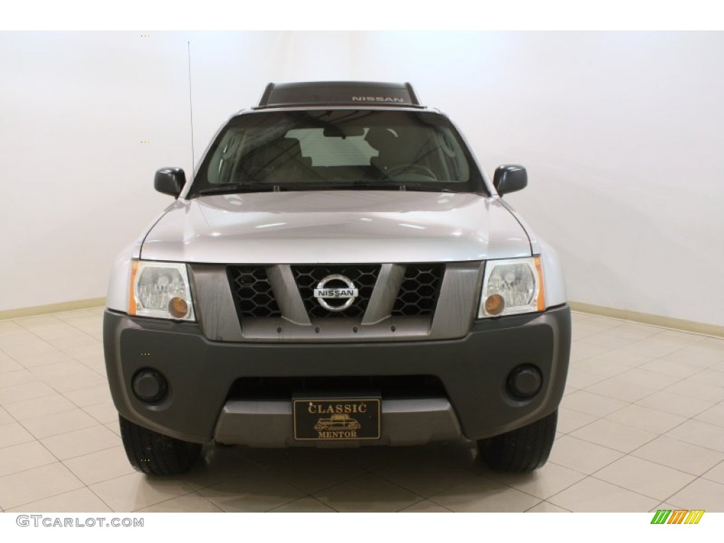 2005 Xterra SE 4x4 - Silver Lightning Metallic / Steel/Graphite photo #2