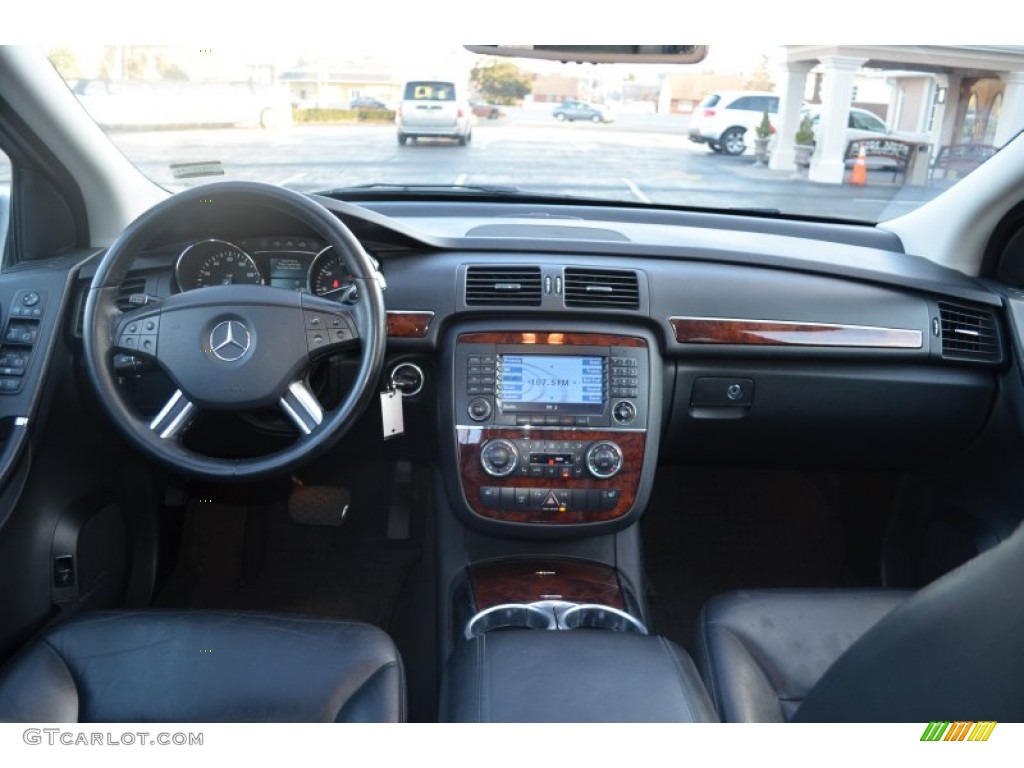 2006 Mercedes-Benz R 350 4Matic Black Dashboard Photo #76322090