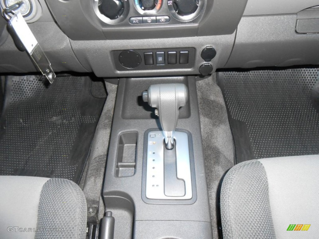2005 Xterra SE - Red Brawn Pearl / Steel/Graphite photo #24