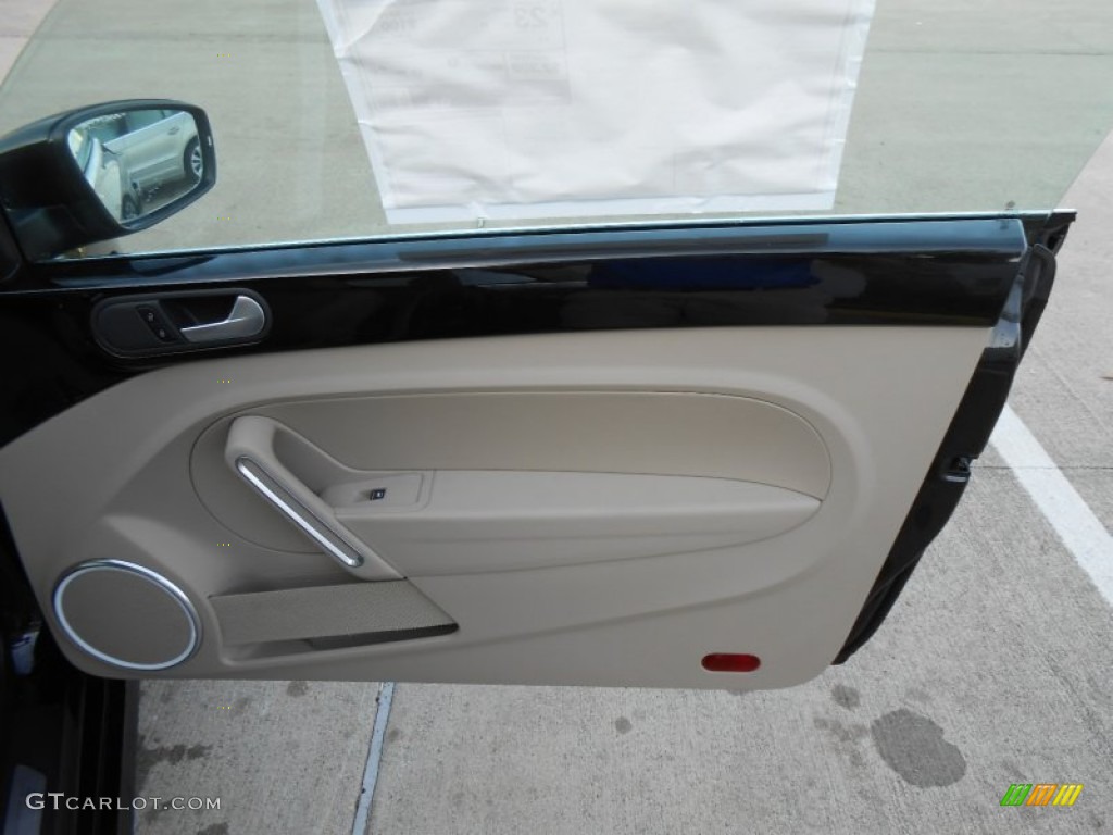 2013 Volkswagen Beetle 2.5L Convertible Beige Door Panel Photo #76326256