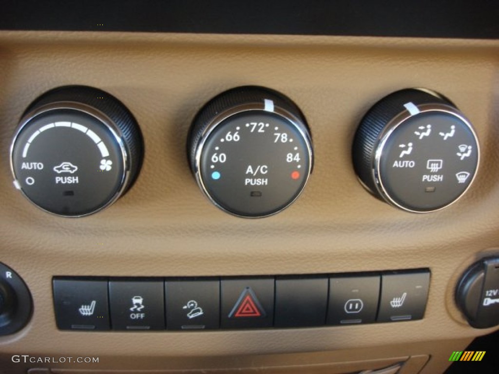 2011 Jeep Wrangler Unlimited Rubicon 4x4 Controls Photo #76326930
