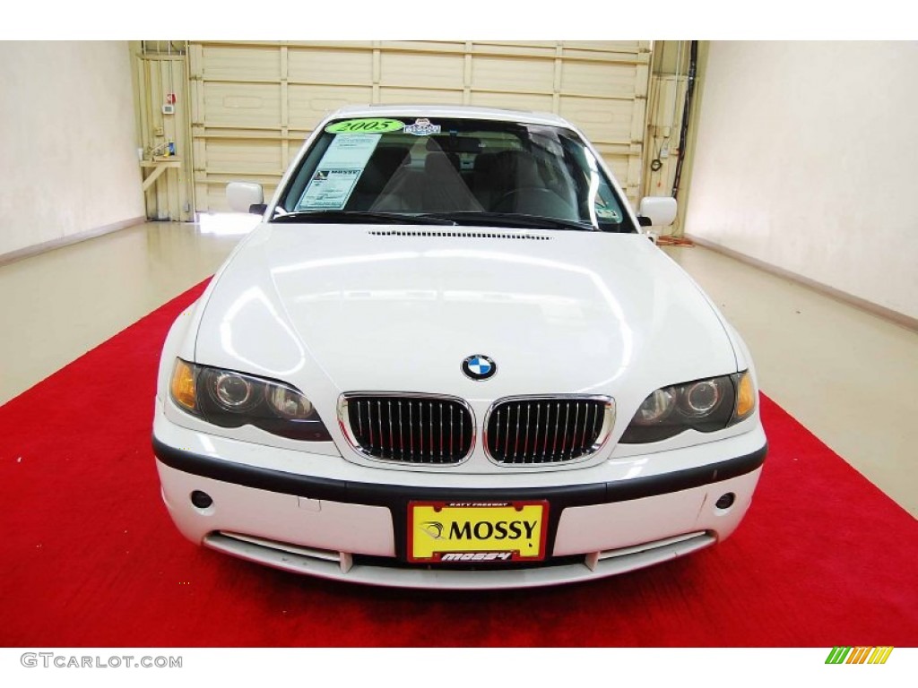 2005 3 Series 330i Sedan - Alpine White / Grey photo #2
