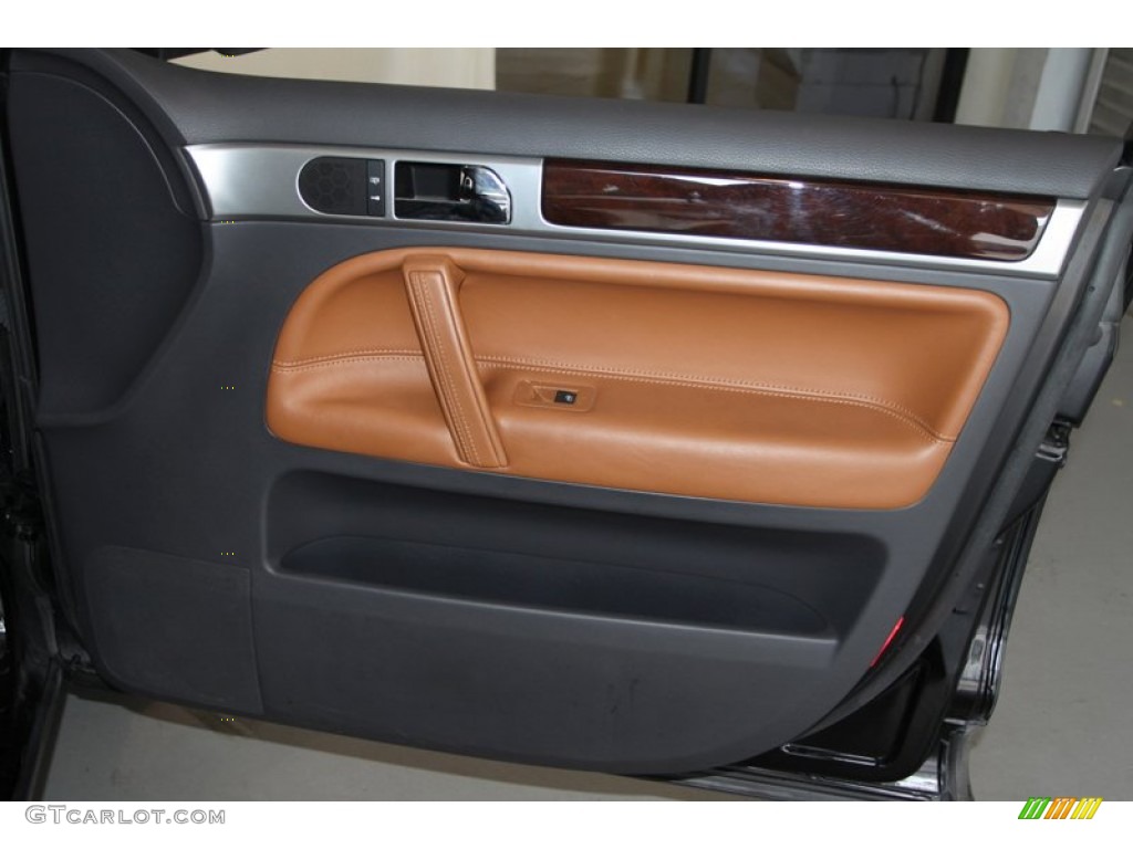 2004 Volkswagen Touareg V10 TDI Teak Door Panel Photo #76329359