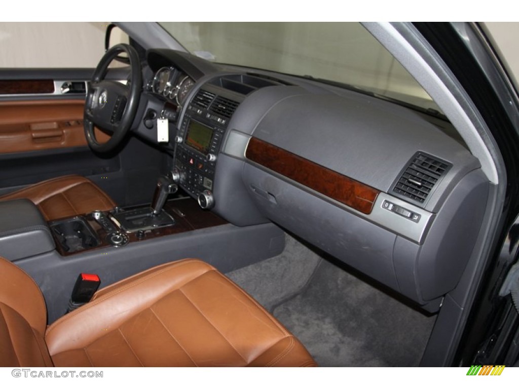 2004 Volkswagen Touareg V10 TDI Dashboard Photos