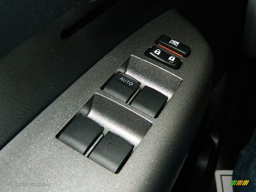 2011 Tundra Double Cab - Super White / Graphite Gray photo #17
