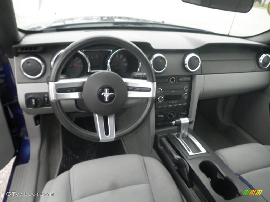 Light Graphite Interior 2008 Ford Mustang V6 Deluxe Convertible Photo #76338264