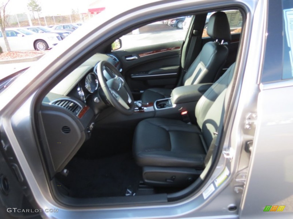 2013 Chrysler 300 Standard 300 Model Front Seat Photos