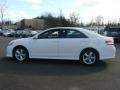 Super White - Camry SE Photo No. 7