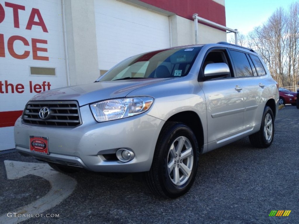Classic Silver Metallic Toyota Highlander