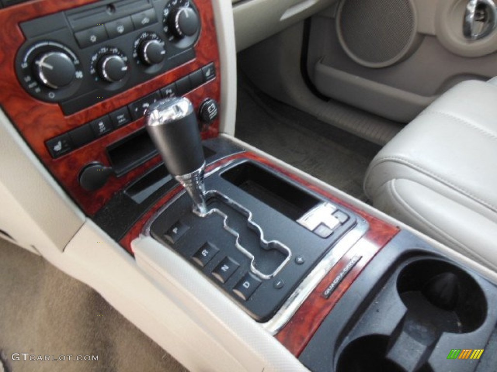 2006 Jeep Commander Limited 4x4 5 Speed Automatic Transmission Photo #76345223