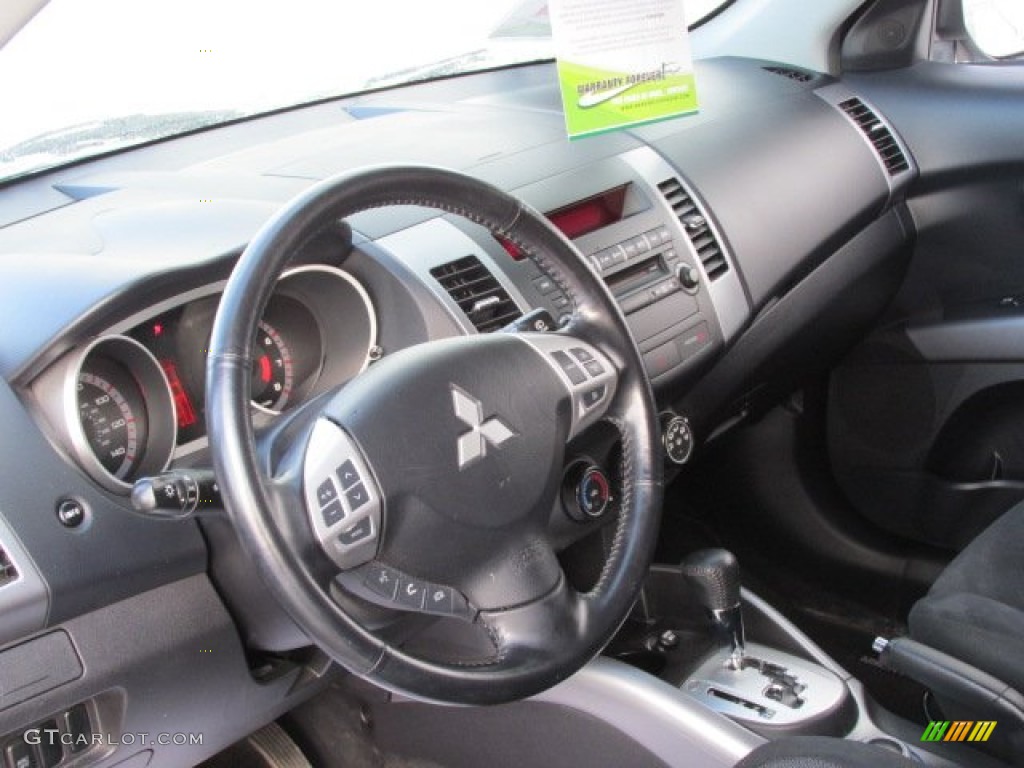 2009 Mitsubishi Outlander ES 4WD Black Dashboard Photo #76346117