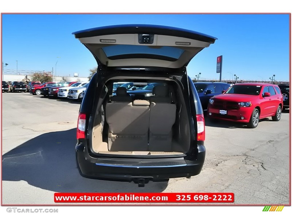2013 Town & Country Touring - L - Brilliant Black Crystal Pearl / Dark Frost Beige/Medium Frost Beige photo #25