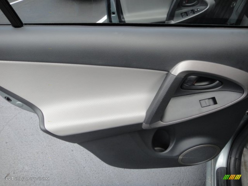 2007 Toyota RAV4 Limited 4WD Ash Gray Door Panel Photo #76348570