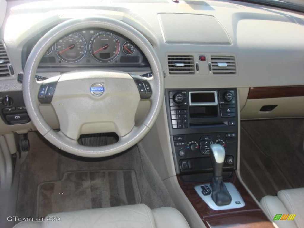 2003 Volvo XC90 T6 AWD Taupe Dashboard Photo #76349887
