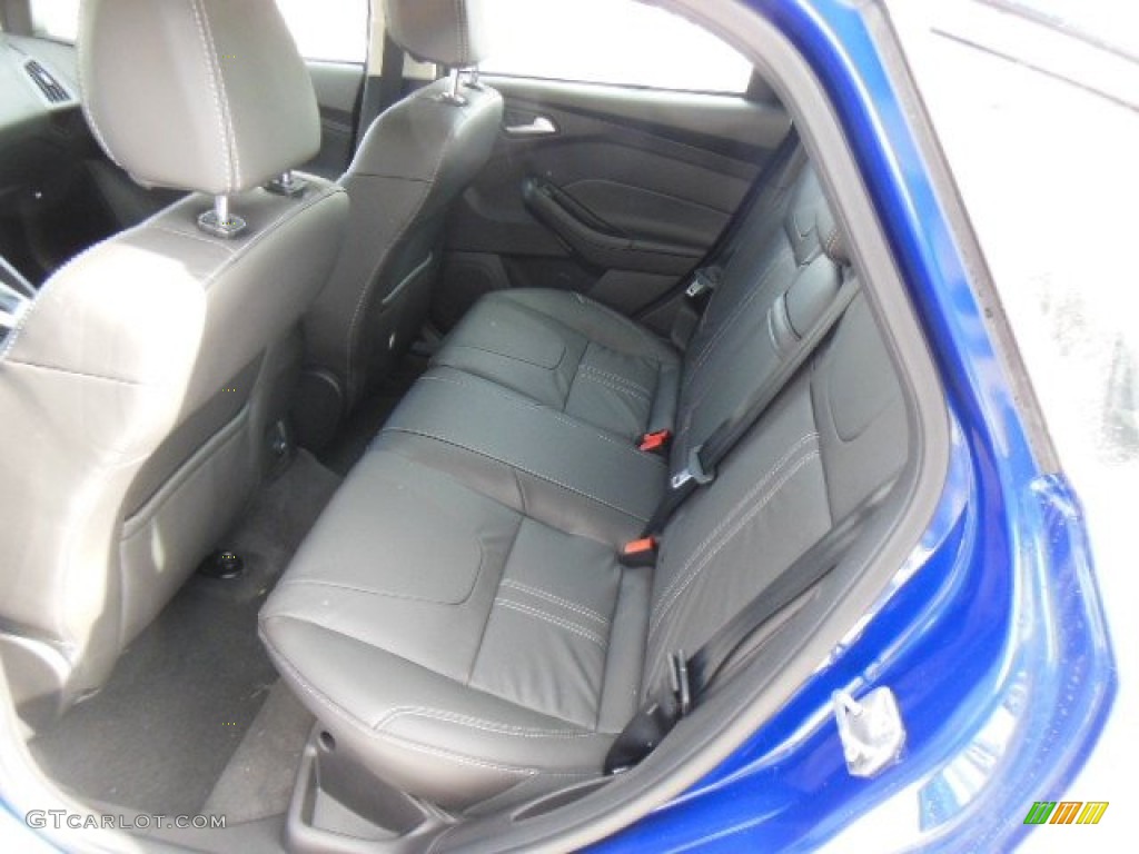 2013 Ford Focus SE Hatchback Rear Seat Photo #76350108