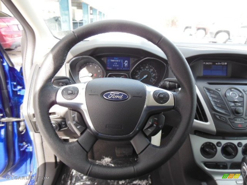 2013 Ford Focus SE Hatchback Charcoal Black Steering Wheel Photo #76350203