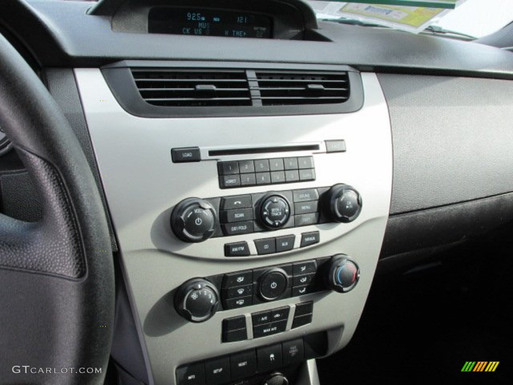 2011 Ford Focus SE Sedan Controls Photo #76350244