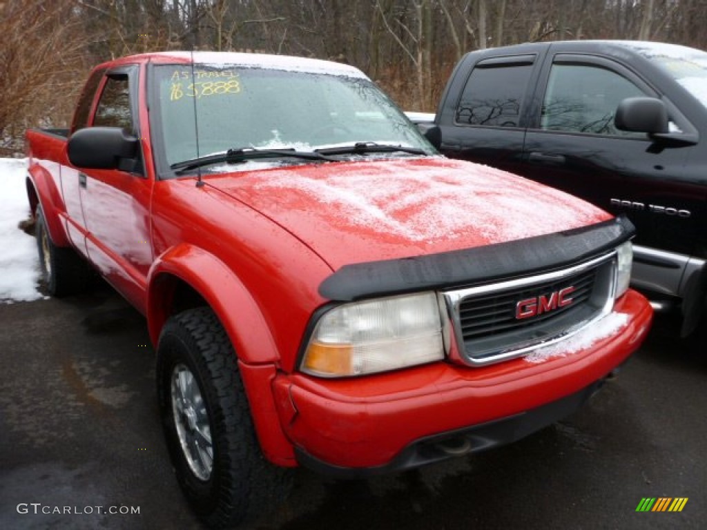 2003 Sonoma SLS Extended Cab 4x4 - Fire Red / Graphite photo #1