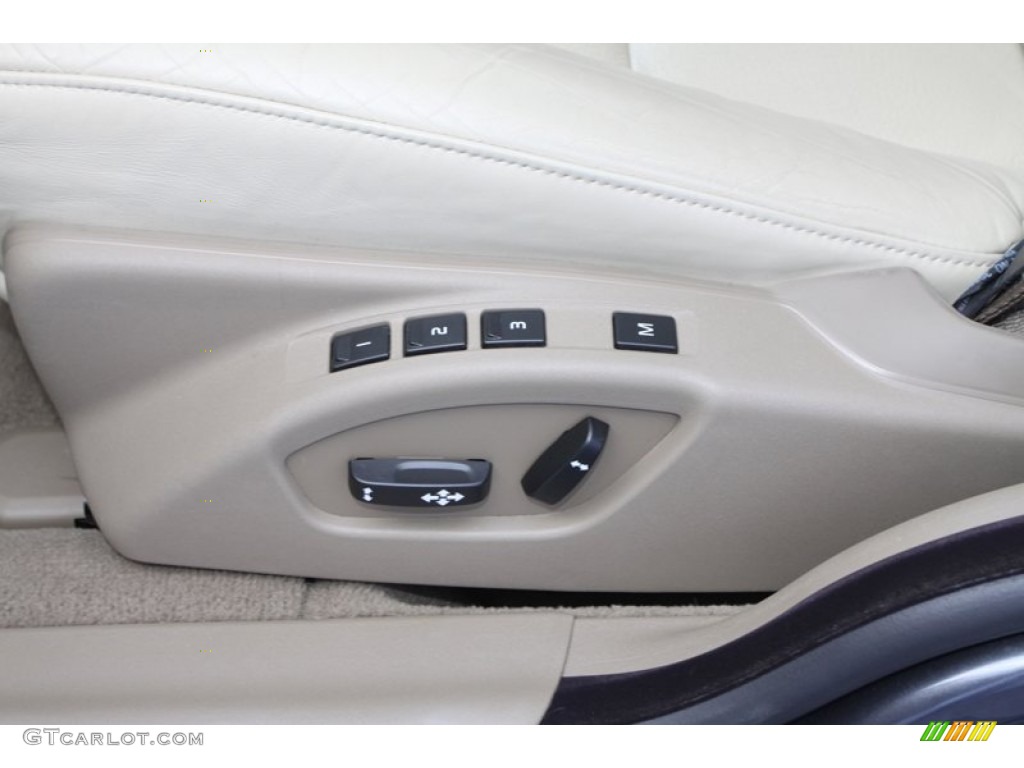 2008 Volvo V70 3.2 Controls Photo #76352104