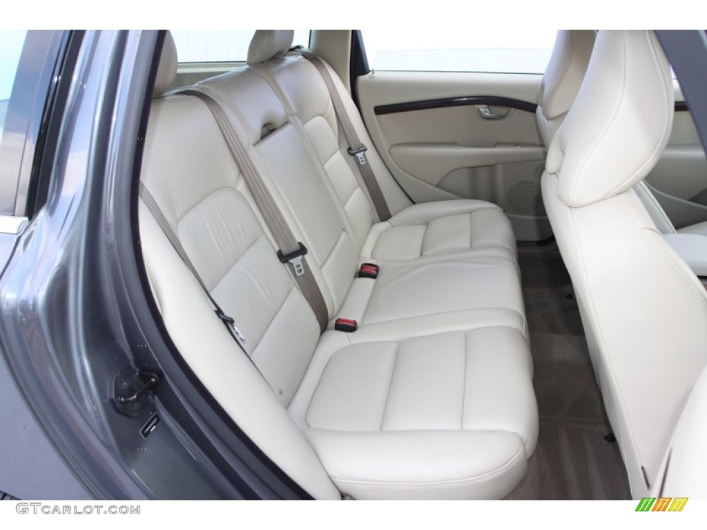 2008 Volvo V70 3.2 Rear Seat Photos