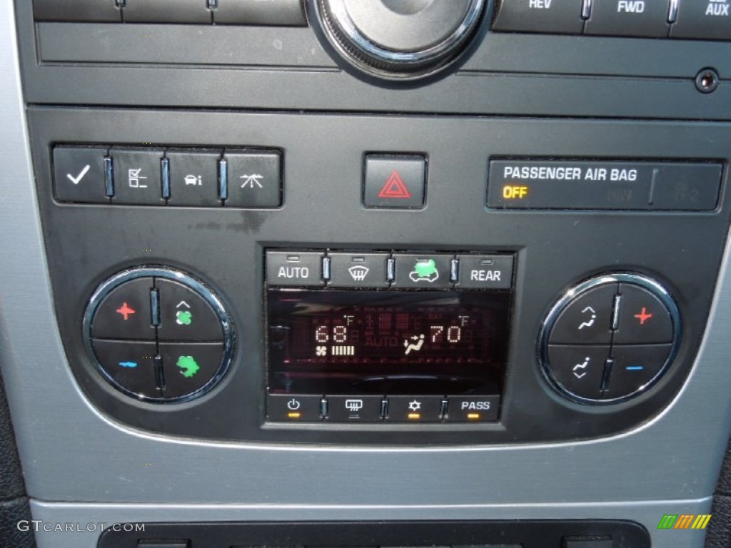 2009 GMC Acadia SLT Controls Photo #76353261