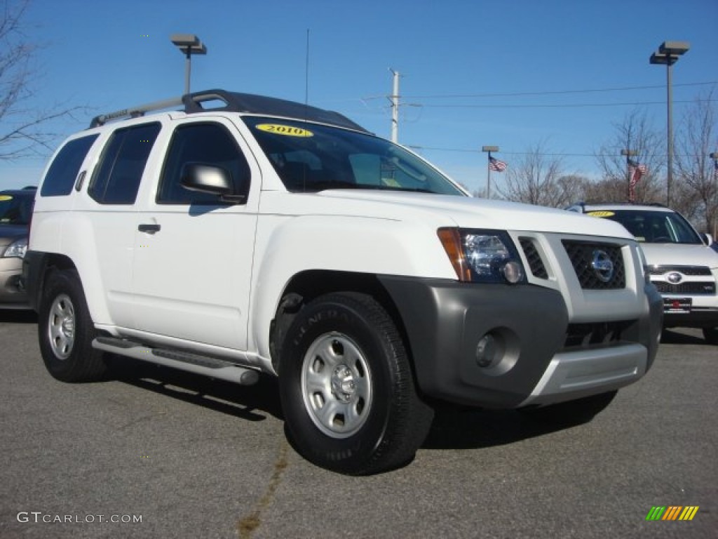 Avalanche White Nissan Xterra