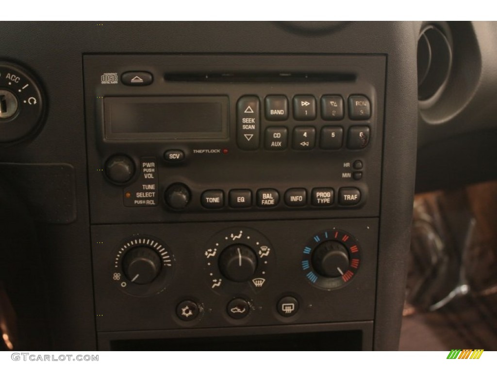 2005 Pontiac Grand Prix Sedan Controls Photo #76364935
