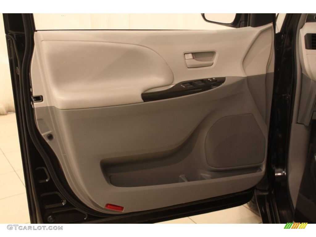 2011 Sienna LE - Black / Light Gray photo #3