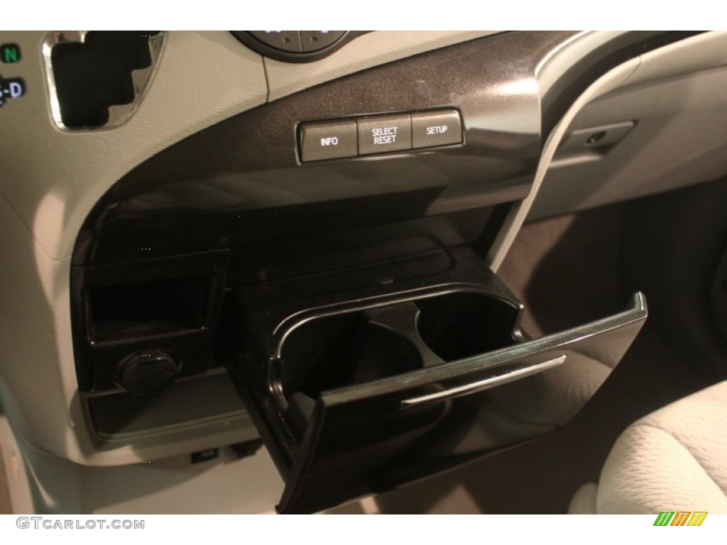 2011 Sienna LE - Black / Light Gray photo #9