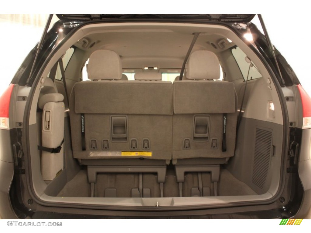 2011 Sienna LE - Black / Light Gray photo #15