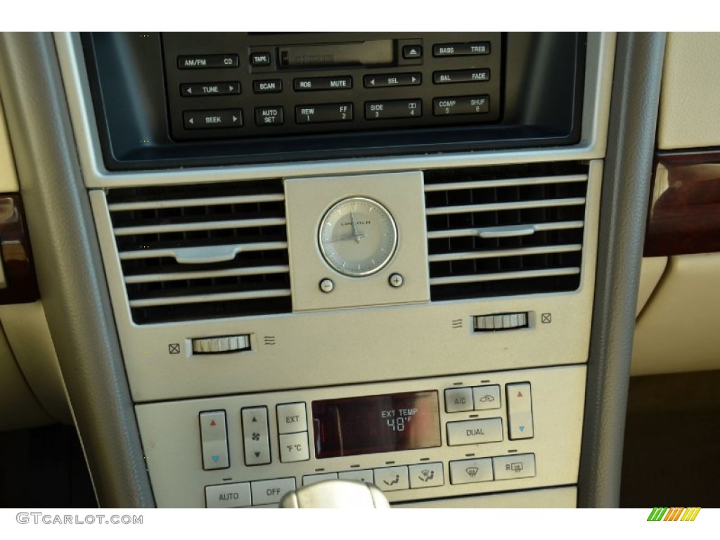 2004 Lincoln Aviator Luxury Controls Photo #76371205