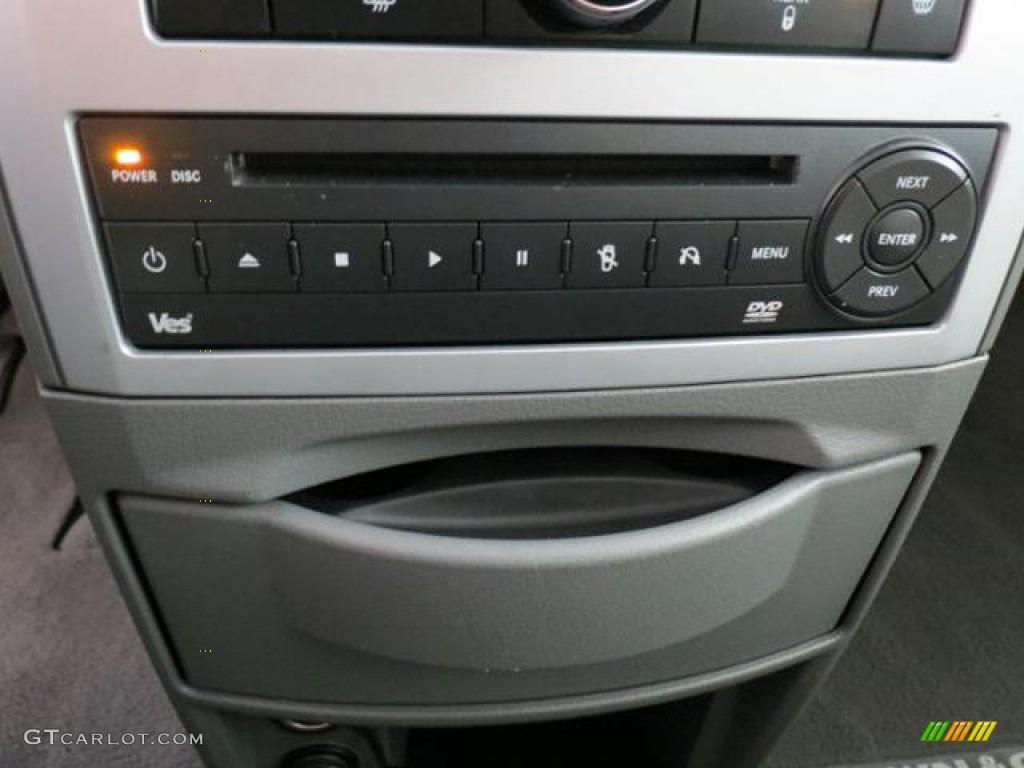 2008 Chrysler Town & Country Limited Controls Photo #76375672