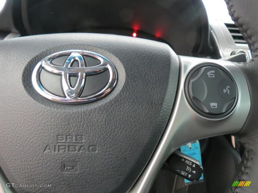 2013 Toyota Camry SE Controls Photo #76376218