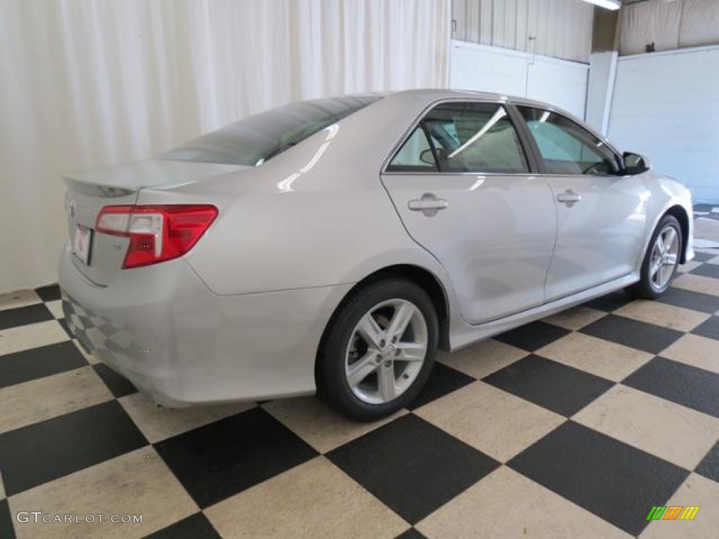 2013 Camry SE - Classic Silver Metallic / Black photo #16