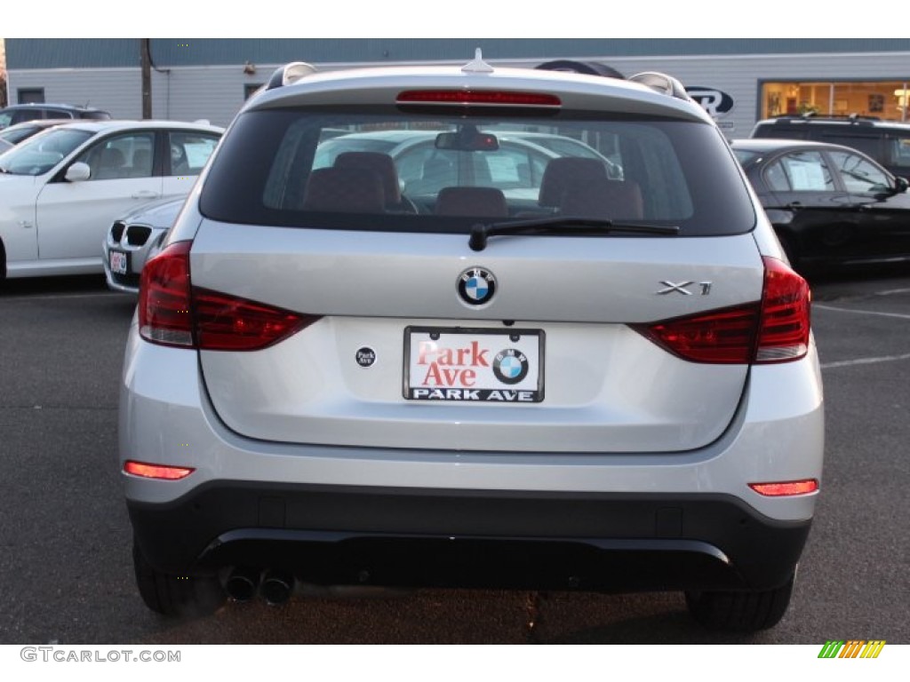 2013 X1 xDrive 28i - Glacier Silver Metallic / Coral Red photo #6