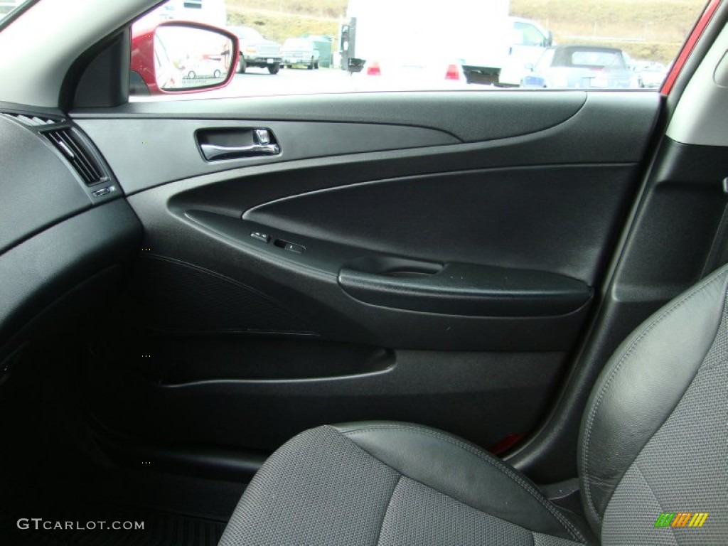 2011 Sonata SE - Venetian Red / Black photo #15