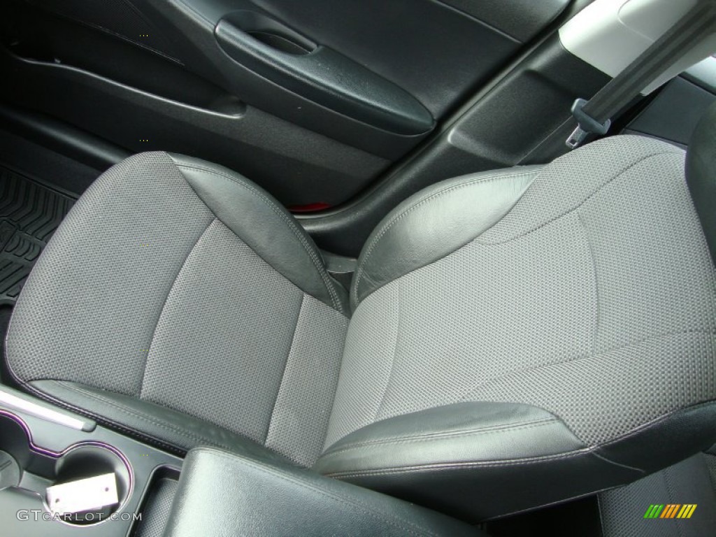 2011 Sonata SE - Venetian Red / Black photo #16