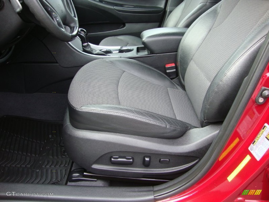 2011 Sonata SE - Venetian Red / Black photo #19