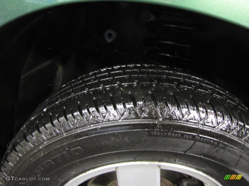 2005 Equinox LS AWD - Meander Green Metallic / Light Gray photo #27