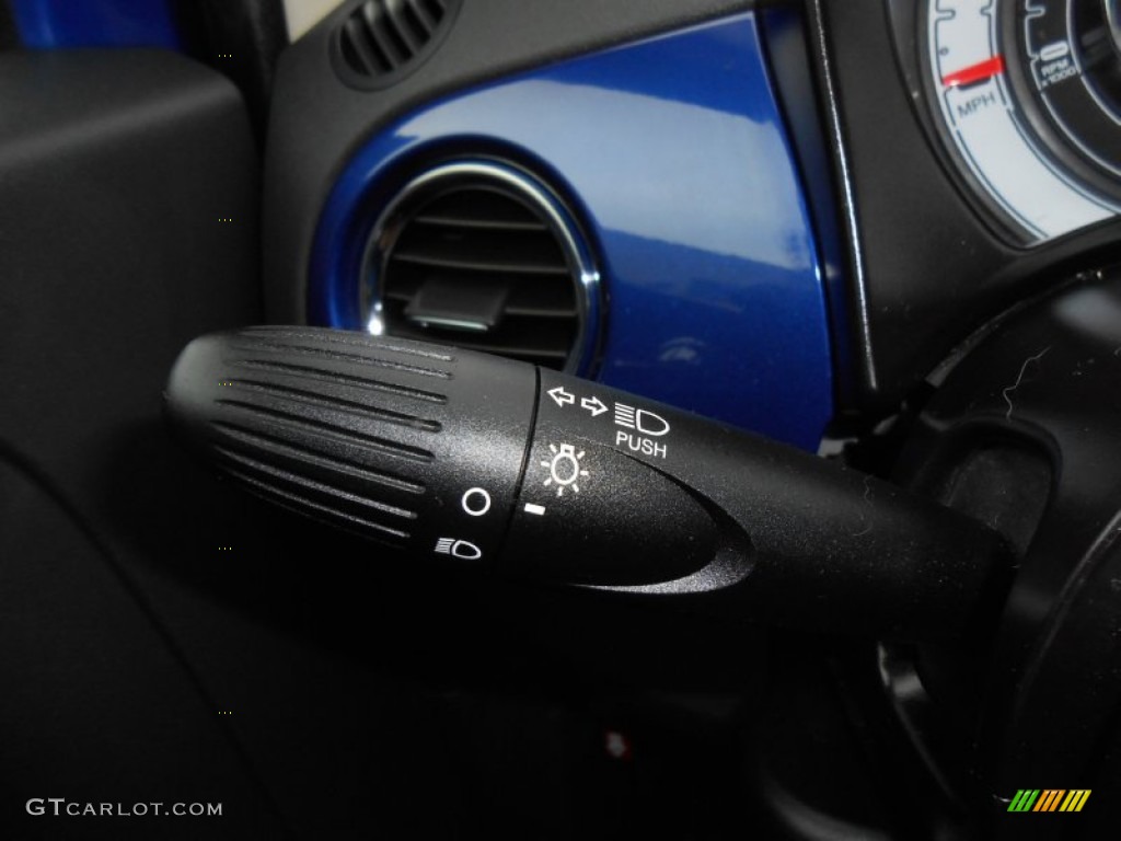 2012 Fiat 500 Pop Controls Photo #76383151