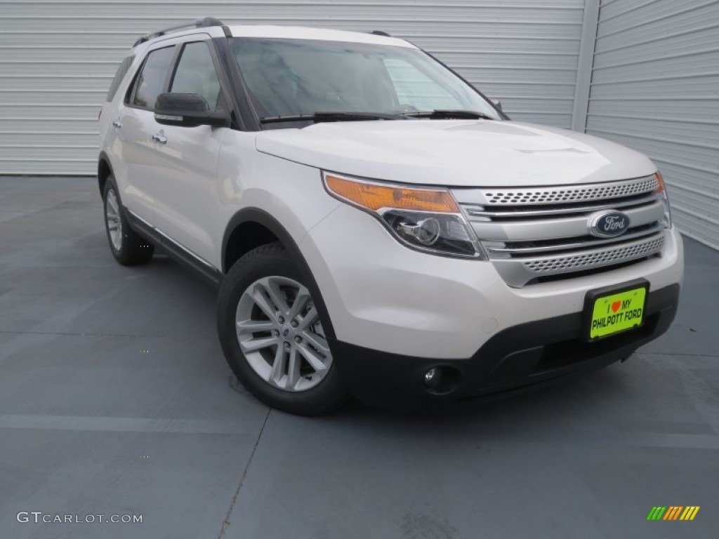 2013 Explorer XLT - White Platinum Tri-Coat / Charcoal Black photo #1