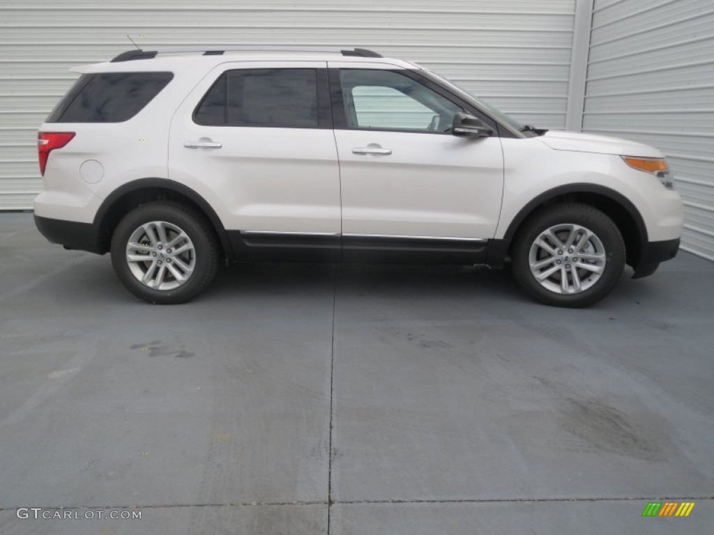 2013 Explorer XLT - White Platinum Tri-Coat / Charcoal Black photo #2