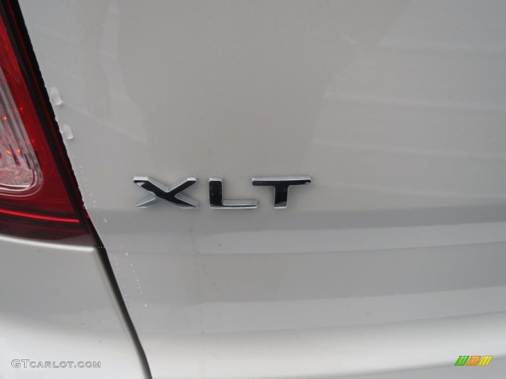 2013 Explorer XLT - White Platinum Tri-Coat / Charcoal Black photo #12