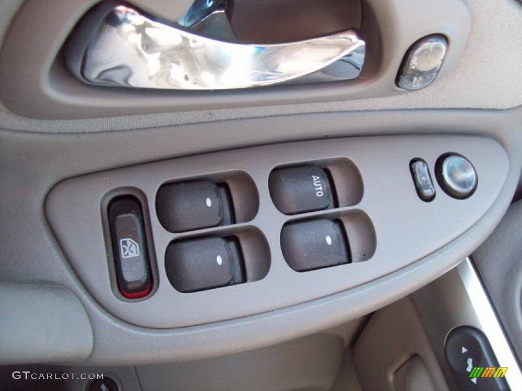 2004 Malibu Sedan - Galaxy Silver Metallic / Gray photo #23