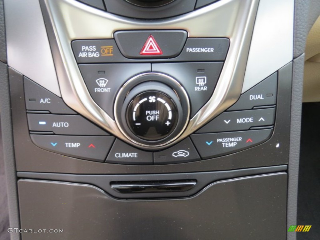 2013 Hyundai Azera Standard Azera Model Controls Photo #76384717