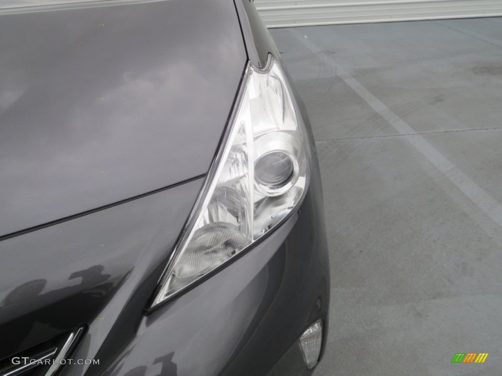 2013 Prius v Three Hybrid - Magnetic Gray Metallic / Misty Gray photo #8